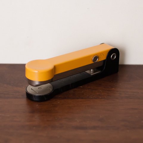 DENMARK folle 24 YELLOW/BLACK stapler - 北欧ビンテージ雑貨ショップ 