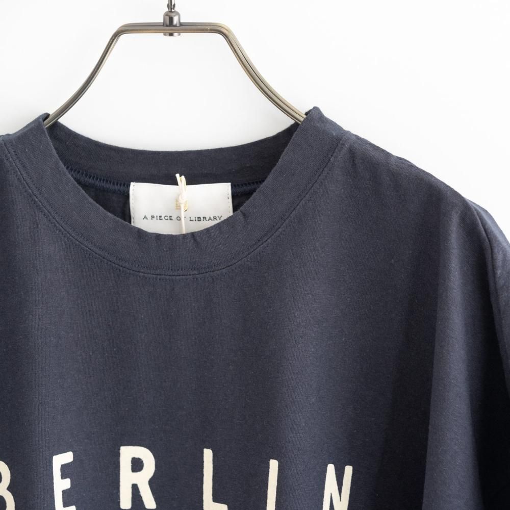 <img class='new_mark_img1' src='https://img.shop-pro.jp/img/new/icons57.gif' style='border:none;display:inline;margin:0px;padding:0px;width:auto;' />A PIECE OF LIBRARY BERLIN ɼʬµT D.NVY