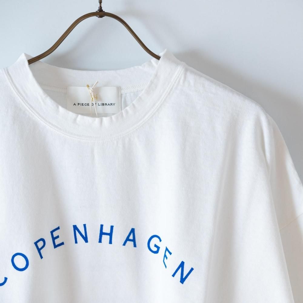 <img class='new_mark_img1' src='https://img.shop-pro.jp/img/new/icons57.gif' style='border:none;display:inline;margin:0px;padding:0px;width:auto;' />A PIECE OF LIBRARY COPENHAGEN WHT