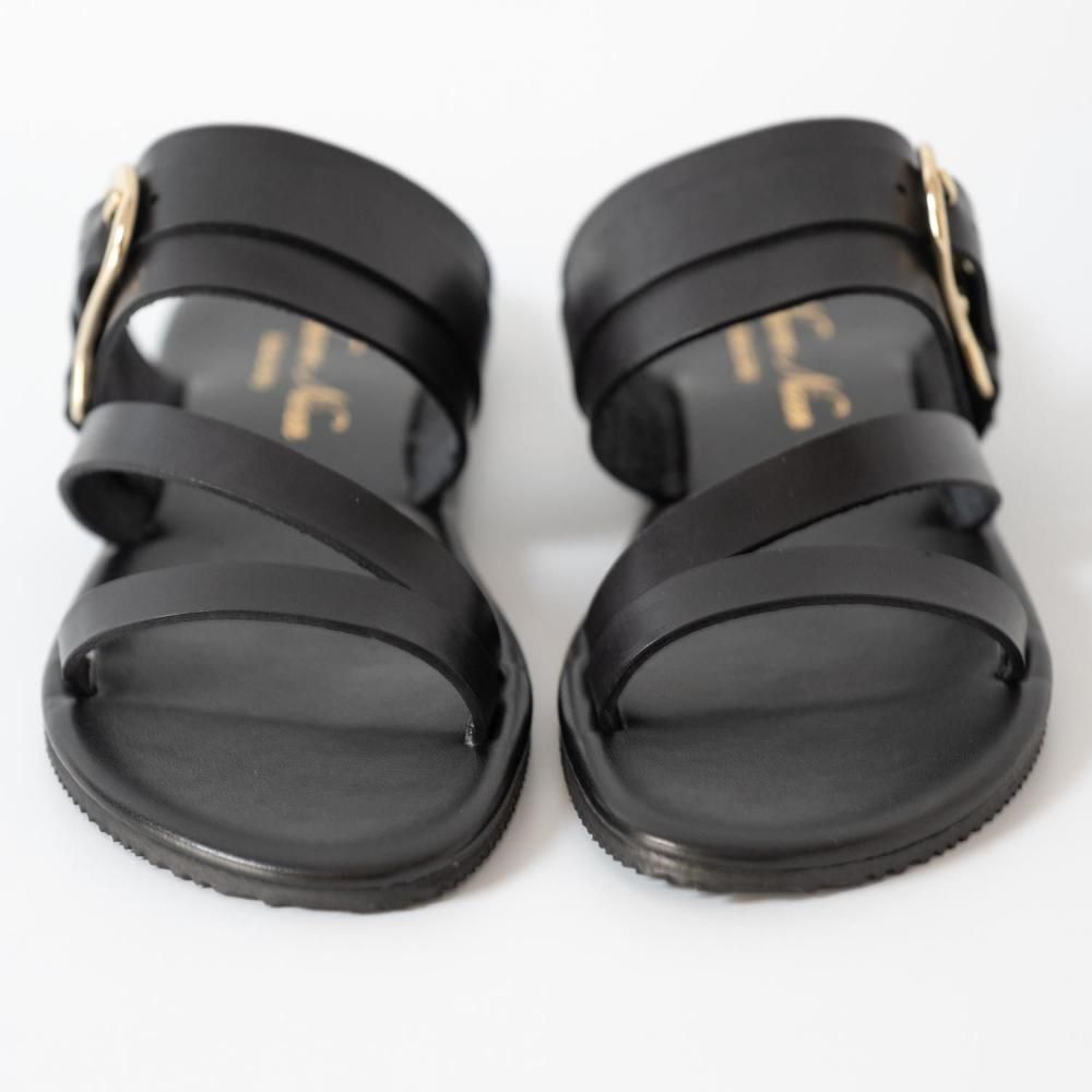 <img class='new_mark_img1' src='https://img.shop-pro.jp/img/new/icons13.gif' style='border:none;display:inline;margin:0px;padding:0px;width:auto;' />Nuovo Nicar VACCHETTA Nero