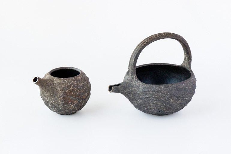 日常に静かな喜びを与える小久慈焼の象徴的な器、片口