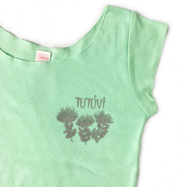 TUTUVI　Tシャツ　ワンサイズ上がおすすめ小さめレディースサイズ（柄：レフアワンポイント　色：シャーベットグリーン）Sサイズのみ【画像2】