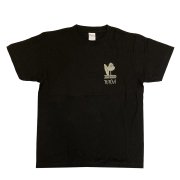 ブラック（黒） TUTUVI　男女兼用大きめスタンダード半袖Tシャツ（トーチジンジャーワンポイント　色：ブラック/ベージュ）