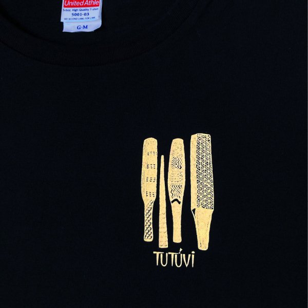 TUTUVI　Tシャツ 半袖 スタンダード（柄：イエククワンポイント　色：ブラック・オークルベージュ）【画像3】