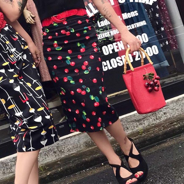 <img class='new_mark_img1' src='https://img.shop-pro.jp/img/new/icons55.gif' style='border:none;display:inline;margin:0px;padding:0px;width:auto;' />【Collectif】Fiona 50s Cherry Print Skirt ジューシチェリーハイウエストペンシルスカート
