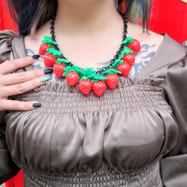 【Collectif】Mini Strawberries Necklace ストロベリーネックレス