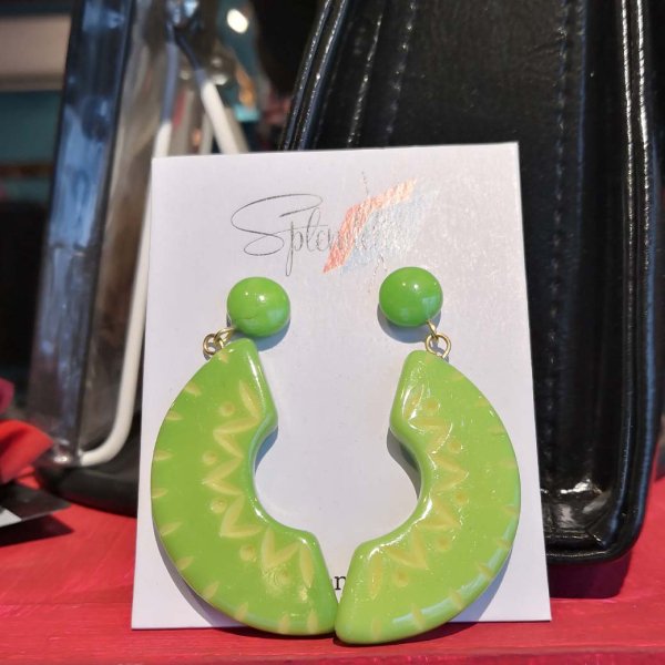 【Splendette】Lime Carved Drop Earrings ライムグリーンピアス