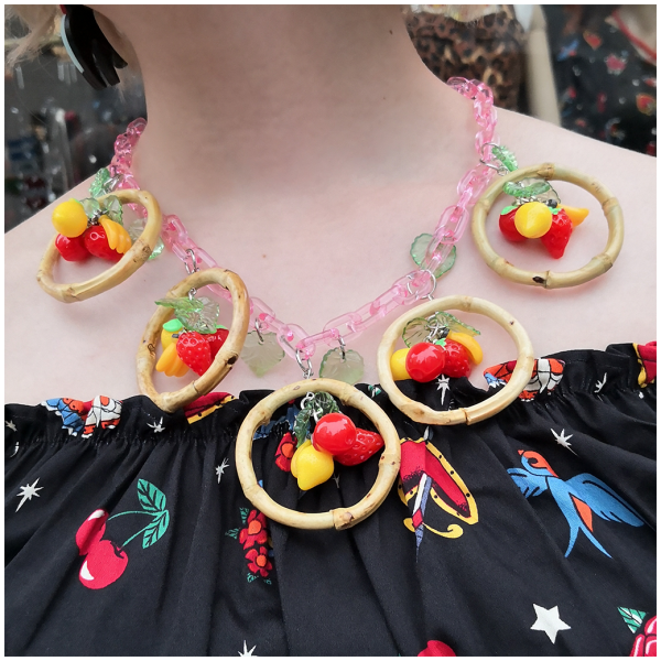 <img class='new_mark_img1' src='https://img.shop-pro.jp/img/new/icons55.gif' style='border:none;display:inline;margin:0px;padding:0px;width:auto;' />【Collectif】 Palm Beach 50s Necklace バンブーフルーツネックレス