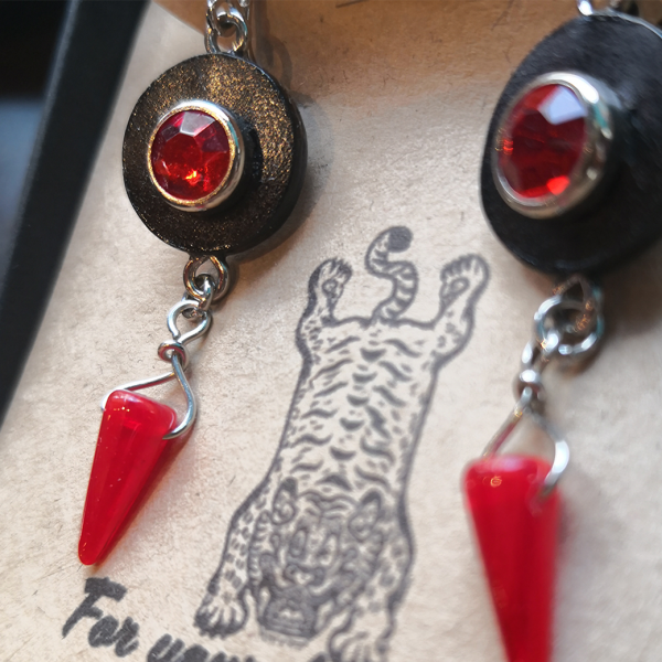 KING&QUEENCOLOR STUDS & GLASS SPIKE ԥ Red