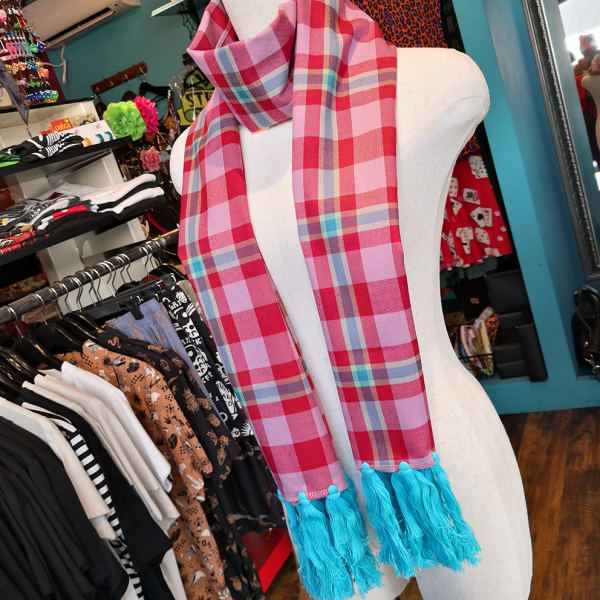 <img class='new_mark_img1' src='https://img.shop-pro.jp/img/new/icons1.gif' style='border:none;display:inline;margin:0px;padding:0px;width:auto;' />【Collectif】 Berry Check Tassel Scarf ウインターチェックタッセルスカーフ