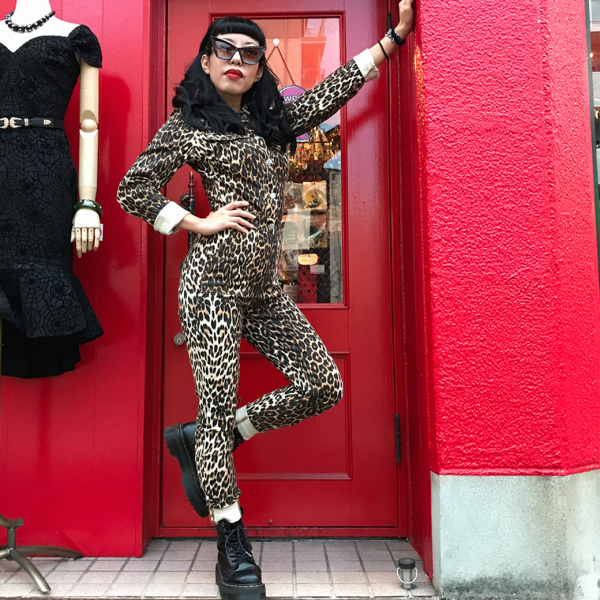 【VALLERY'S SELECT】 LEOPARD PRINT JUMPSUIT <img class='new_mark_img2' src='https://img.shop-pro.jp/img/new/icons1.gif' style='border:none;display:inline;margin:0px;padding:0px;width:auto;' />