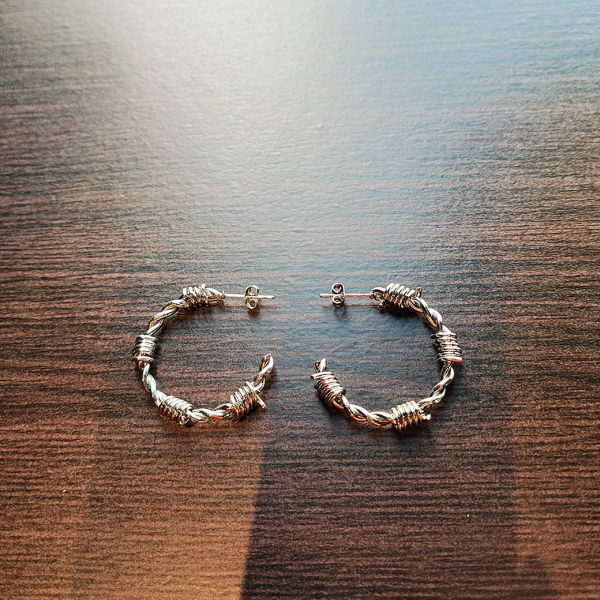 【VALLERY'S SELECT】Small Barbed Wire Hoop Earrings  有刺鉄線ピアス シルバー 3cm径 