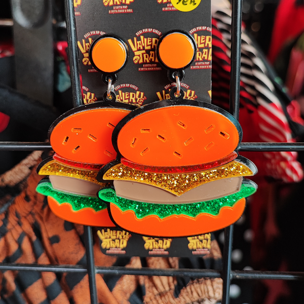 VALLERY'S SELECT Hamburger Earrings <img class='new_mark_img2' src='https://img.shop-pro.jp/img/new/icons1.gif' style='border:none;display:inline;margin:0px;padding:0px;width:auto;' />