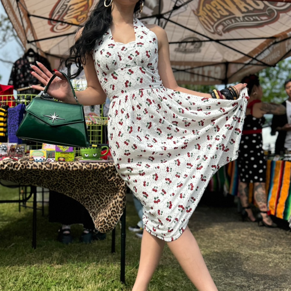 <img class='new_mark_img1' src='https://img.shop-pro.jp/img/new/icons1.gif' style='border:none;display:inline;margin:0px;padding:0px;width:auto;' />CollectifHoney Cherry Broderie Flared Dress UK8 (7~9)
