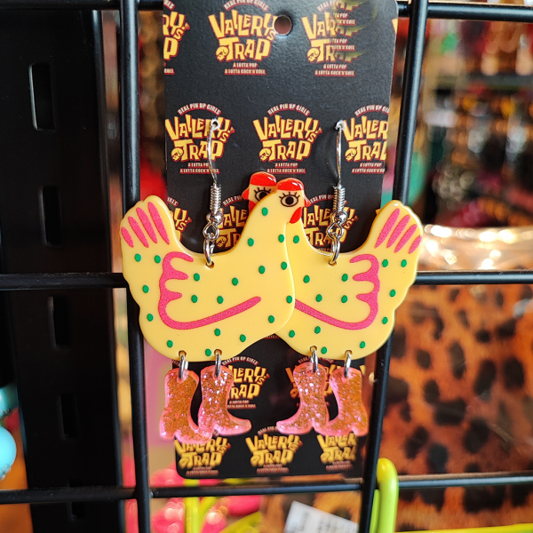 <img class='new_mark_img1' src='https://img.shop-pro.jp/img/new/icons53.gif' style='border:none;display:inline;margin:0px;padding:0px;width:auto;' />VALLERY'S SELECTChicken in Boots Earrings -Yellow
