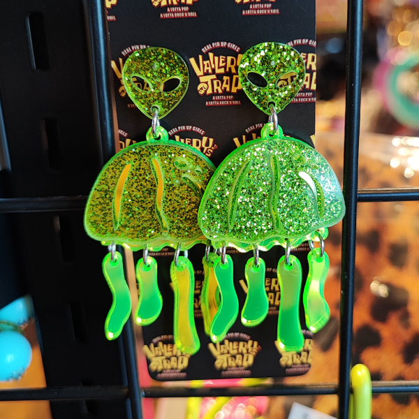 <img class='new_mark_img1' src='https://img.shop-pro.jp/img/new/icons1.gif' style='border:none;display:inline;margin:0px;padding:0px;width:auto;' />VALLERY'S SELECTGreen Jellyfish Earrings