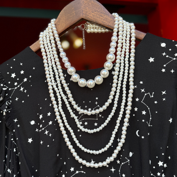 <img class='new_mark_img1' src='https://img.shop-pro.jp/img/new/icons1.gif' style='border:none;display:inline;margin:0px;padding:0px;width:auto;' />VALLERY'S SELECTFaux Pearl Necklace