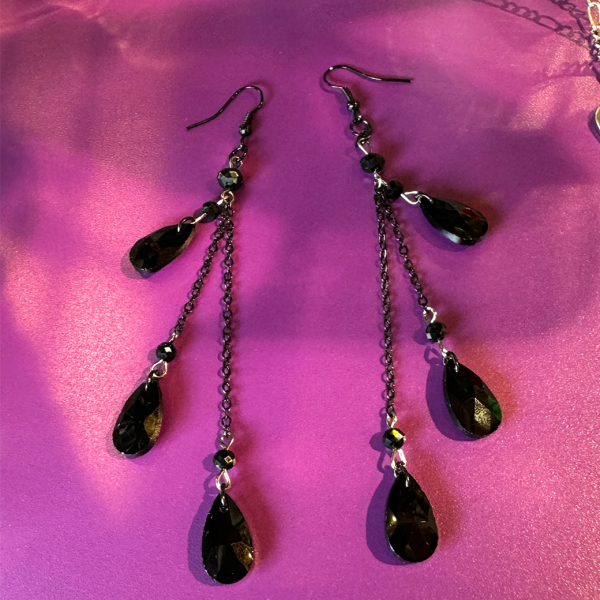 <img class='new_mark_img1' src='https://img.shop-pro.jp/img/new/icons1.gif' style='border:none;display:inline;margin:0px;padding:0px;width:auto;' />VALLERY'S SELECTBlack Drops Dangle Earrings Υԥ