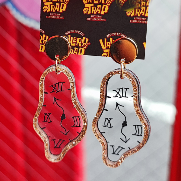 <img class='new_mark_img1' src='https://img.shop-pro.jp/img/new/icons1.gif' style='border:none;display:inline;margin:0px;padding:0px;width:auto;' />VALLERYS SELECTTwisted Clock Earrings  