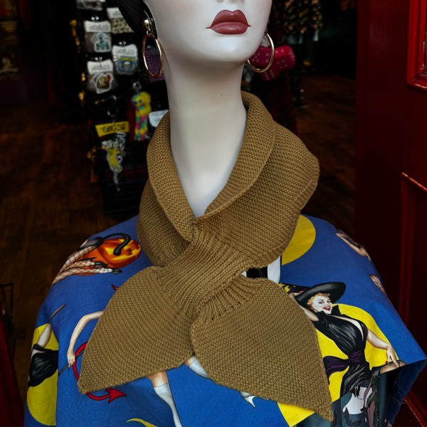 <img class='new_mark_img1' src='https://img.shop-pro.jp/img/new/icons1.gif' style='border:none;display:inline;margin:0px;padding:0px;width:auto;' />VALLERY'S SELECTKnit Collar Scarf -Yellow Ocher