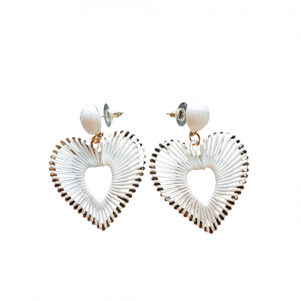 <img class='new_mark_img1' src='https://img.shop-pro.jp/img/new/icons1.gif' style='border:none;display:inline;margin:0px;padding:0px;width:auto;' />VALLERY'S SELECTEmbroidery Heart Earrings White