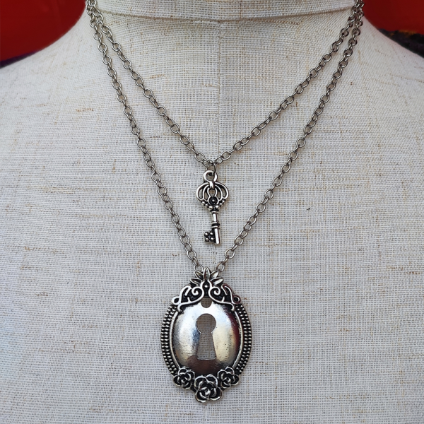 <img class='new_mark_img1' src='https://img.shop-pro.jp/img/new/icons1.gif' style='border:none;display:inline;margin:0px;padding:0px;width:auto;' />VALLERY'S SELECTDouble Chain Padlock Necklace Silver
