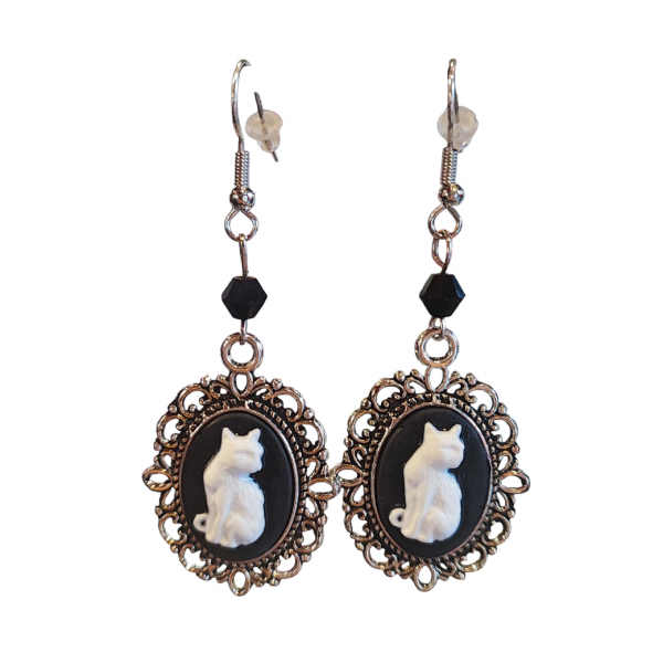 <img class='new_mark_img1' src='https://img.shop-pro.jp/img/new/icons1.gif' style='border:none;display:inline;margin:0px;padding:0px;width:auto;' />VALLERY'S SELECTCat Cameo Earrings