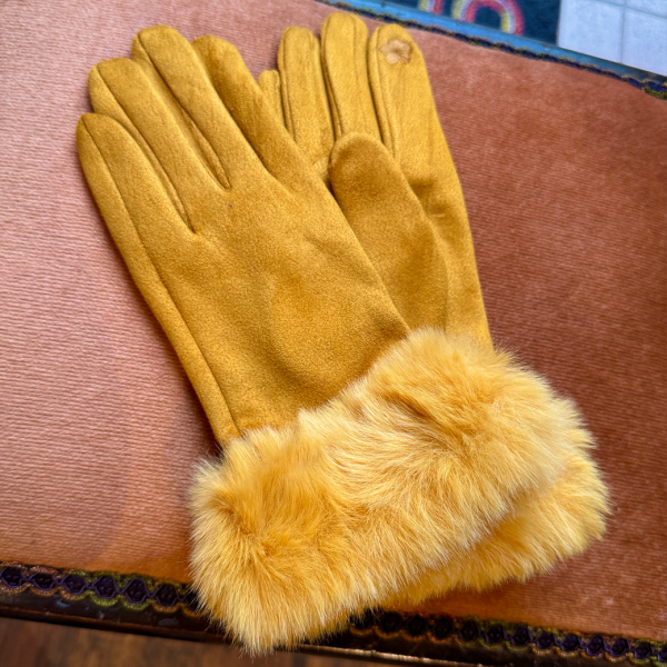 <img class='new_mark_img1' src='https://img.shop-pro.jp/img/new/icons1.gif' style='border:none;display:inline;margin:0px;padding:0px;width:auto;' />VALLERY'S SELECTFaux Fur Retro Knit Glove -Yellow Gold