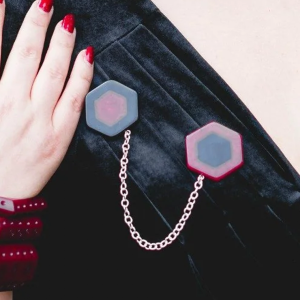 <img class='new_mark_img1' src='https://img.shop-pro.jp/img/new/icons1.gif' style='border:none;display:inline;margin:0px;padding:0px;width:auto;' /> SplendetteCrush Double Brooch