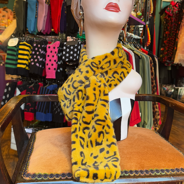 <img class='new_mark_img1' src='https://img.shop-pro.jp/img/new/icons1.gif' style='border:none;display:inline;margin:0px;padding:0px;width:auto;' />VALLERY'S SELECTLeopard Faux Fur Scarf -Yellow