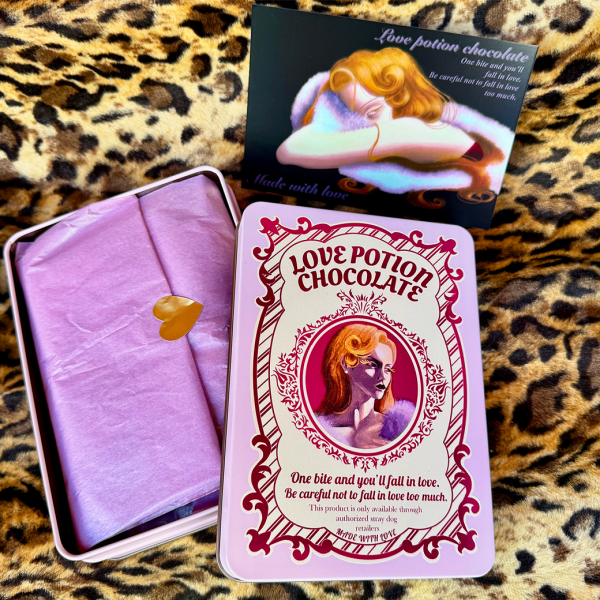 <img class='new_mark_img1' src='https://img.shop-pro.jp/img/new/icons1.gif' style='border:none;display:inline;margin:0px;padding:0px;width:auto;' />STRAY DOGLove Potion Chocolate -Pink / åƥ󥱡