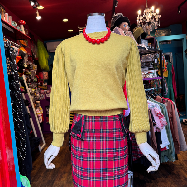 <img class='new_mark_img1' src='https://img.shop-pro.jp/img/new/icons1.gif' style='border:none;display:inline;margin:0px;padding:0px;width:auto;' />��VALLERY'S SELECT��Pintuck Puff-Sleeve Sweater in Mustard