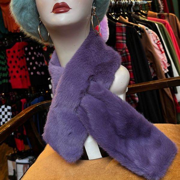 <img class='new_mark_img1' src='https://img.shop-pro.jp/img/new/icons1.gif' style='border:none;display:inline;margin:0px;padding:0px;width:auto;' />��VALLERY'S SELECT��Faux Fur Scarf in Dusty Purple