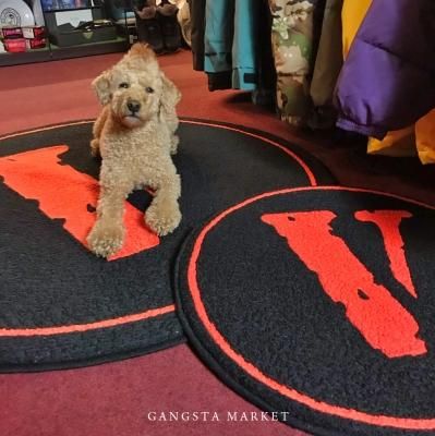 VLONE (ヴィーローン) / LOGO RUG MAT (直径107cm) - GANGSTA
