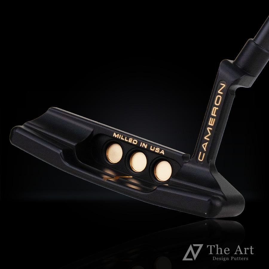 スコッティキャメロン(SCOTTY CAMERON)2023 スーパーセレクト ニューポート2[Sideface  Skull]Mアートブラックフィニッシュゴールドスタビリティツアーブラック レフティー