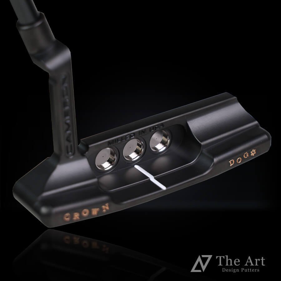 <img class='new_mark_img1' src='https://img.shop-pro.jp/img/new/icons52.gif' style='border:none;display:inline;margin:0px;padding:0px;width:auto;' />åƥ (SCOTTY CAMERON) 2023 ѡ쥯 ˥塼ݡ2 [Crown Dog] M+ ܥ֥å+ Black & Gold