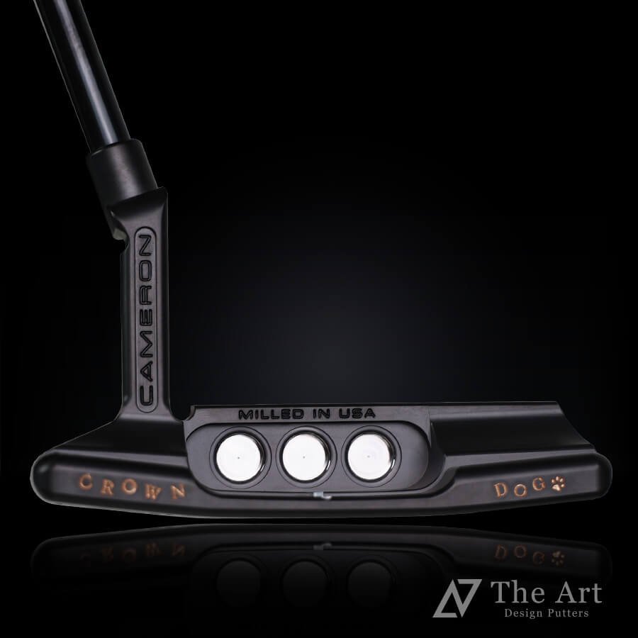 <img class='new_mark_img1' src='https://img.shop-pro.jp/img/new/icons52.gif' style='border:none;display:inline;margin:0px;padding:0px;width:auto;' />åƥ (SCOTTY CAMERON) 2023 ѡ쥯 ˥塼ݡ2 [Crown Dog] M+ ܥ֥å+ Black & Gold