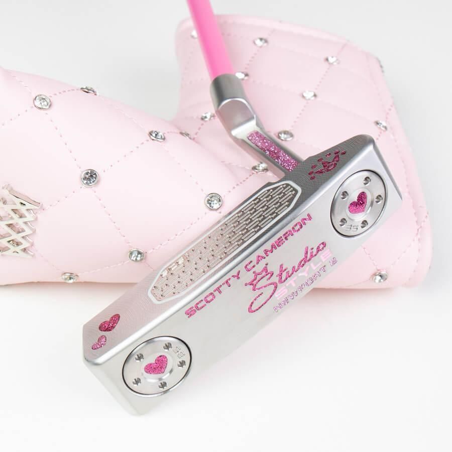 <img class='new_mark_img1' src='https://img.shop-pro.jp/img/new/icons52.gif' style='border:none;display:inline;margin:0px;padding:0px;width:auto;' />�����åƥ��������� (SCOTTY CAMERON) ���������������� 2025 �˥塼�ݡ���2 [Lovely Heart] M �ԥ󥯥�� �����ȥɥå�