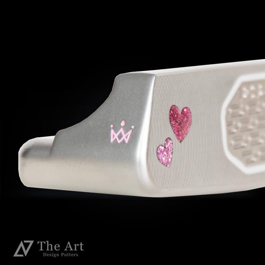 <img class='new_mark_img1' src='https://img.shop-pro.jp/img/new/icons52.gif' style='border:none;display:inline;margin:0px;padding:0px;width:auto;' />�����åƥ��������� (SCOTTY CAMERON) ���������������� 2025 �˥塼�ݡ���2 [Lovely Heart] M �ԥ󥯥�� �����ȥɥå�