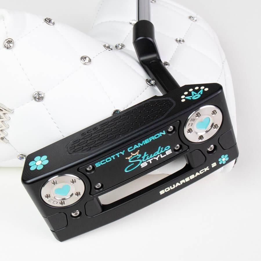 <img class='new_mark_img1' src='https://img.shop-pro.jp/img/new/icons4.gif' style='border:none;display:inline;margin:0px;padding:0px;width:auto;' />�����åƥ��������� (SCOTTY CAMERON) 2025 ���������������� ���������Хå�2 [Daisy Daisy] ver.S+ �����ȥ֥�å��ե��˥å��� ����������