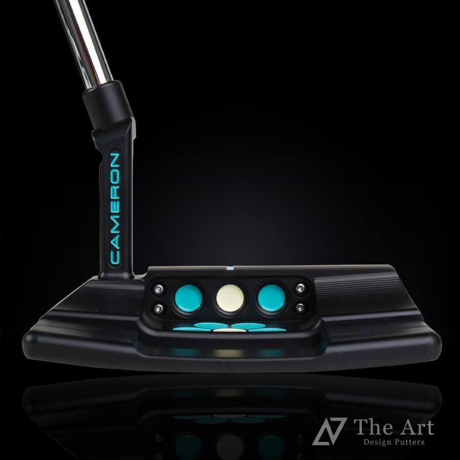 <img class='new_mark_img1' src='https://img.shop-pro.jp/img/new/icons4.gif' style='border:none;display:inline;margin:0px;padding:0px;width:auto;' />�����åƥ��������� (SCOTTY CAMERON) 2025 ���������������� ���������Хå�2 [Daisy Daisy] ver.S+ �����ȥ֥�å��ե��˥å��� ����������