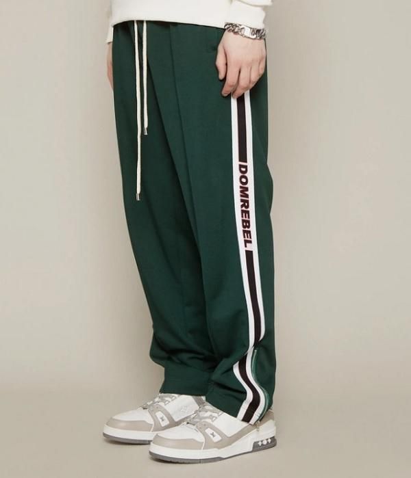 セブンイレブン 冬ギフト 2025 DOMREBELドムレーベルPLEATED TRACKPANTS 夜型大型 green- ウォーキング・ランニングウェア