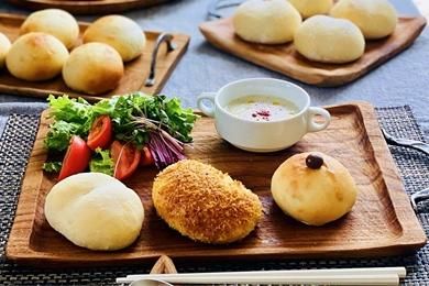 即決】木製皿立て 3点セット 高さ26.5/21.5/19.5(cm) タモ 木地