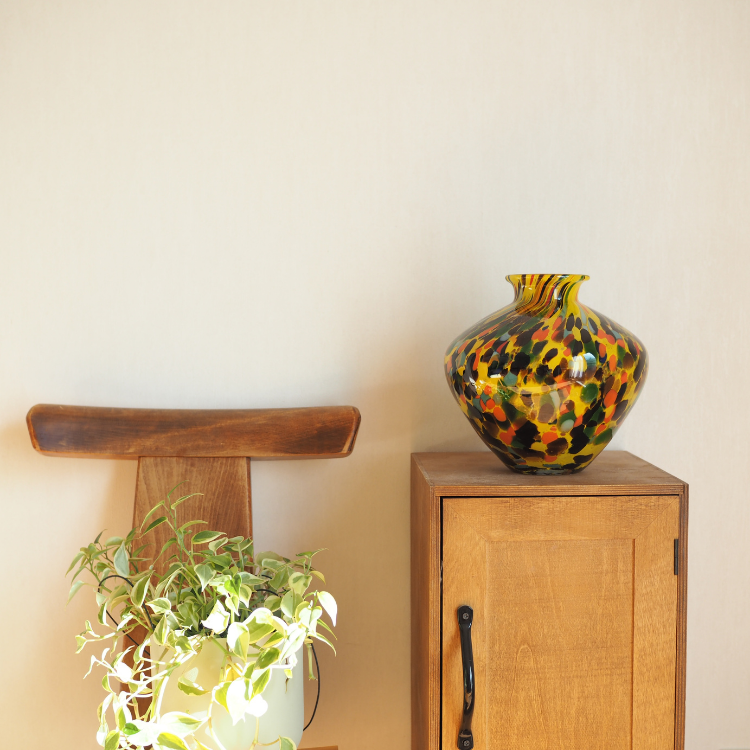 フィデリオの花瓶Fiesta/Vase Bellyと観葉植物