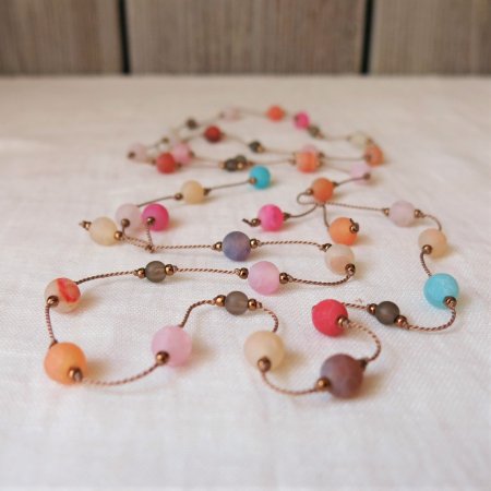 キャンディーみたいなカラフル天然石のシルクコードネックレス - beads