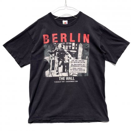  ΡThe Berlin Wallۥơ ץ Tġ2000'sVintage Print T-Shirt