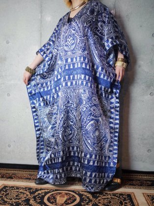  Ρơ ٥ եԡ Blue Arabesque Art Kaftan Dress