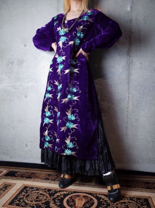 古着 通販　ヴィンテージ 刺繍 ベルベット ワンピース Embroidery Velvet Slit Dress