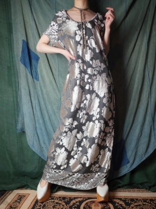 古着 通販　ヴィンテージ シルバーグレイ ベルベット アラベスク柄 ワンピース Silver Gray Velvet Arabesque Dress