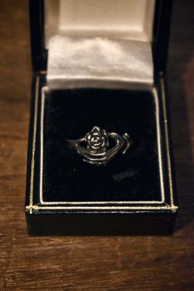  Ρvintage 1970s silver hand & rose motif ring ơС